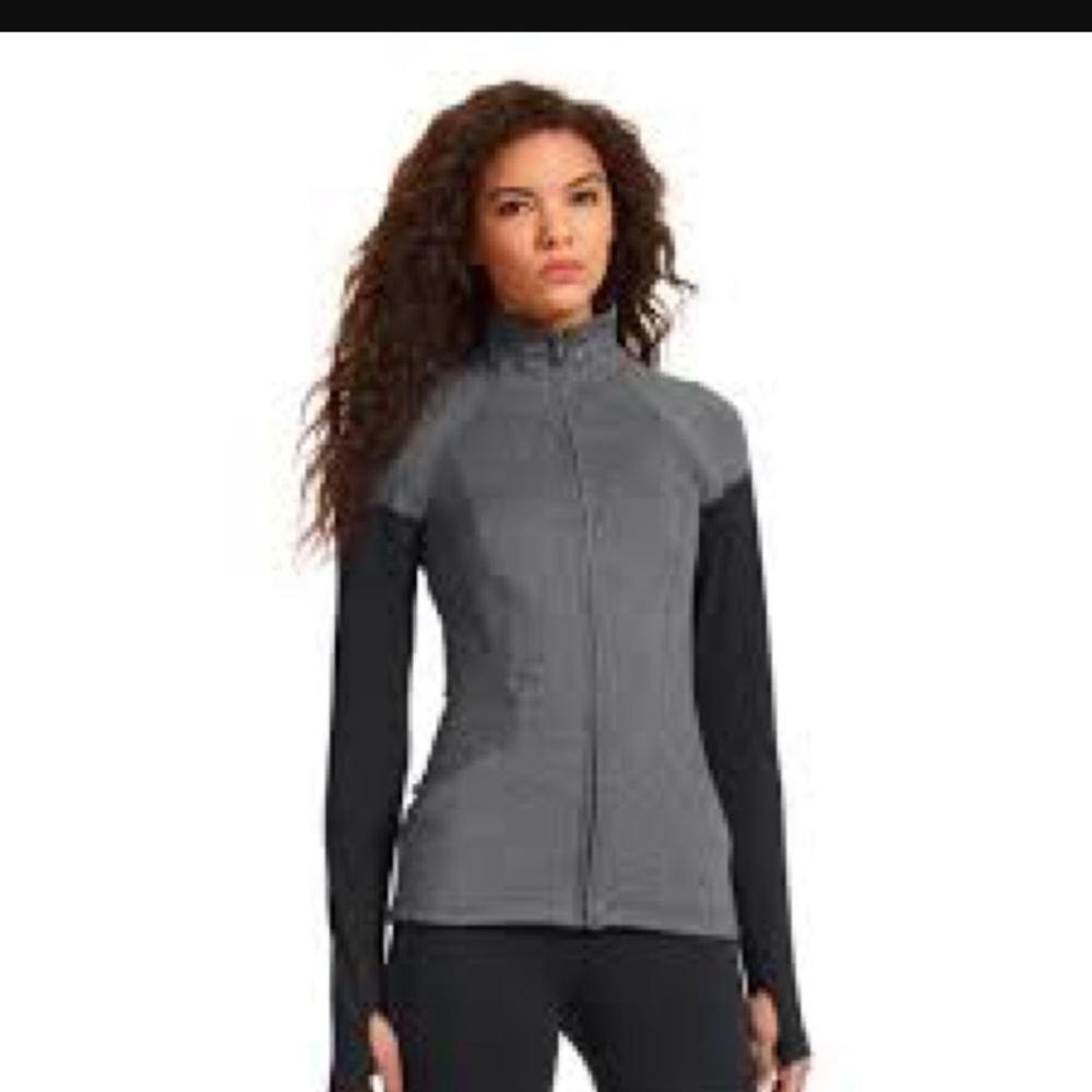 ISO UA full zip hoodless xs plz contact